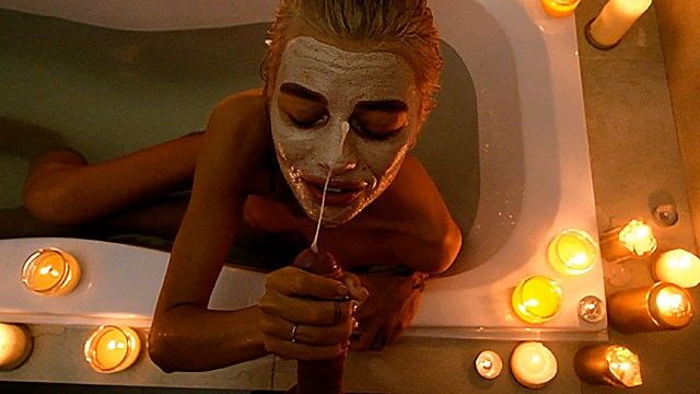 Image J'épiais ma demi-sœur dans la salle de bain, et voici ce qui s'est passé